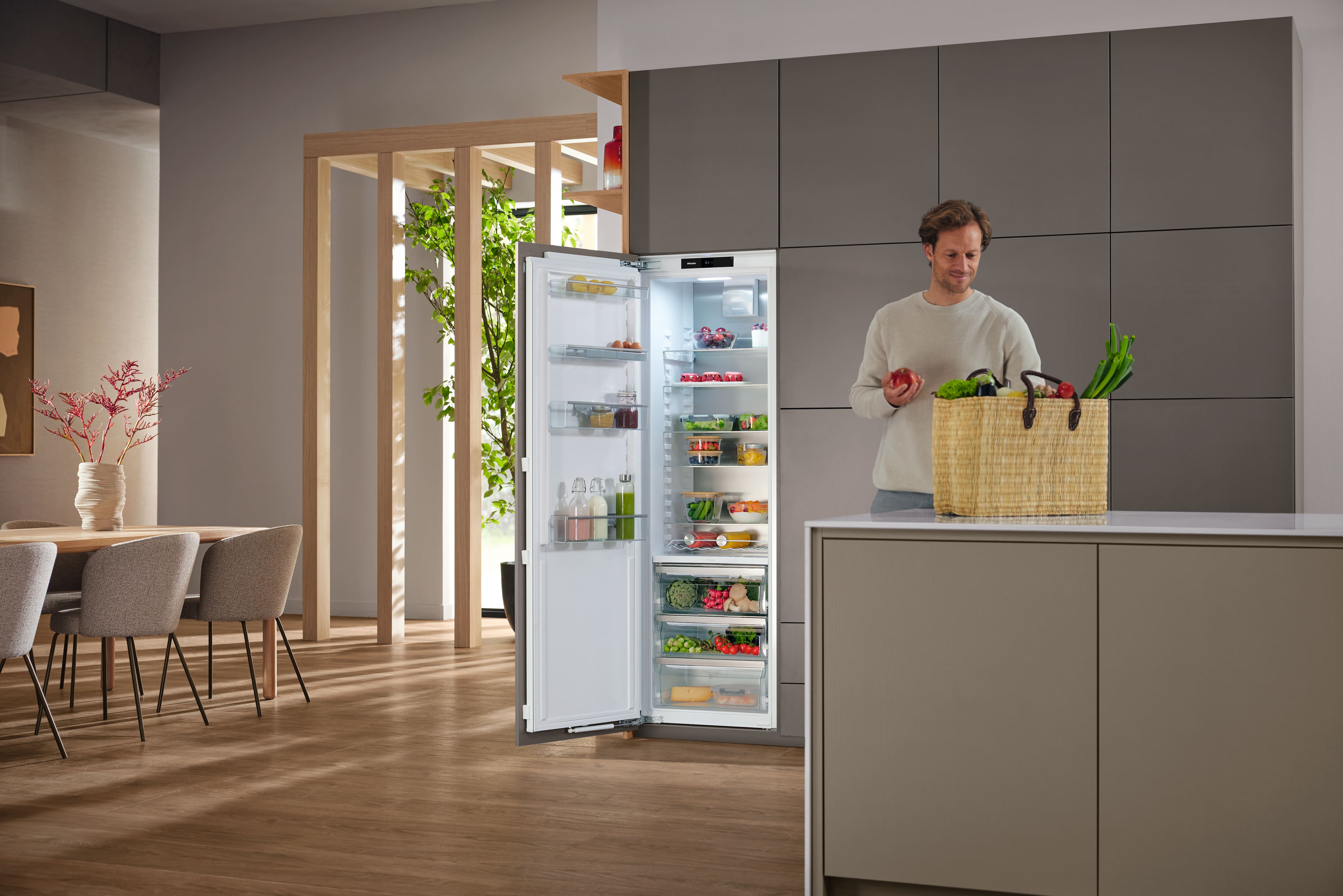 Встраиваемый холодильник Miele K 7747 D
