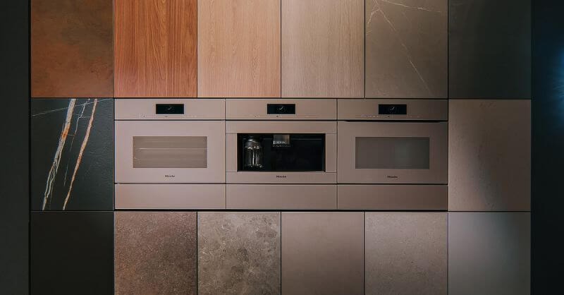 Сочетание оттенка Pearl beige с разными цветами в интерьере